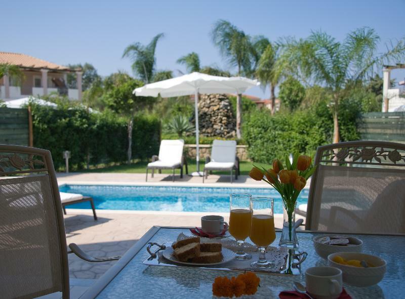 Mamfredas Luxury Villa *
